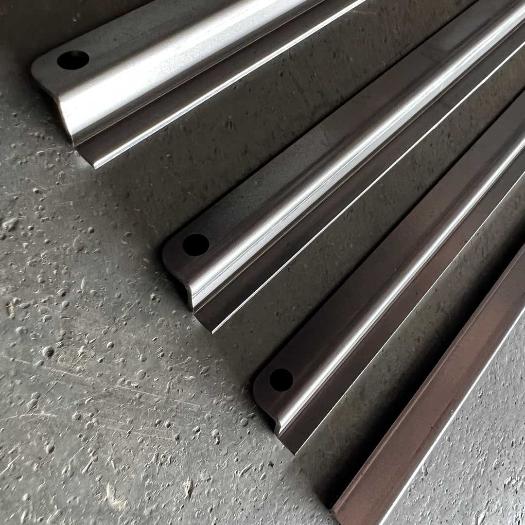 Lamiera di acciaio piegatura parti stampate in metallo con staffa