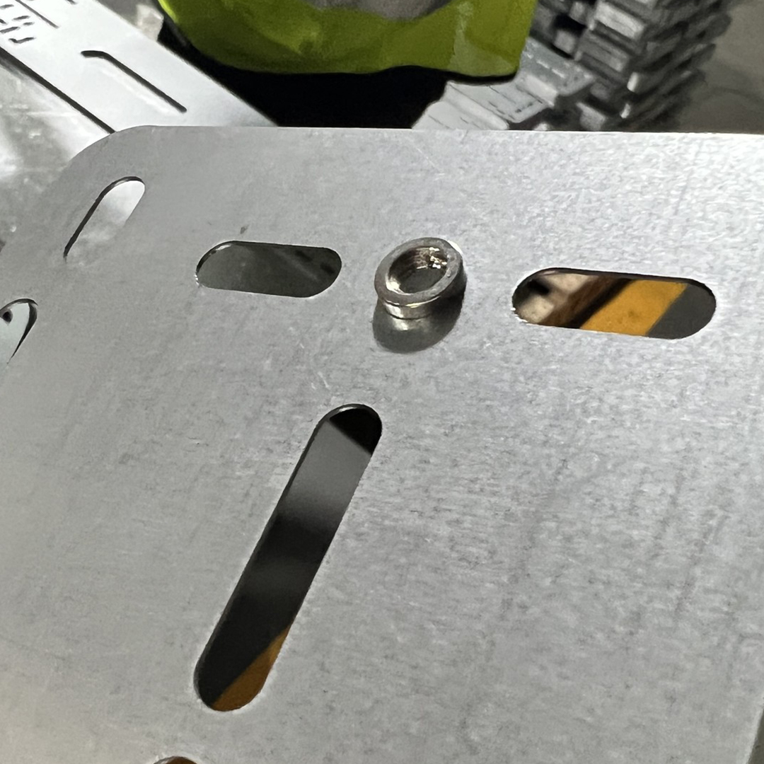 Prodotto in metallo per stampaggio di alluminio in lamiera di precisione CNC personalizzato