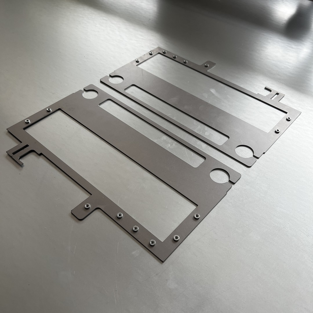 Parti metalliche stampate a piegatura CNC personalizzate