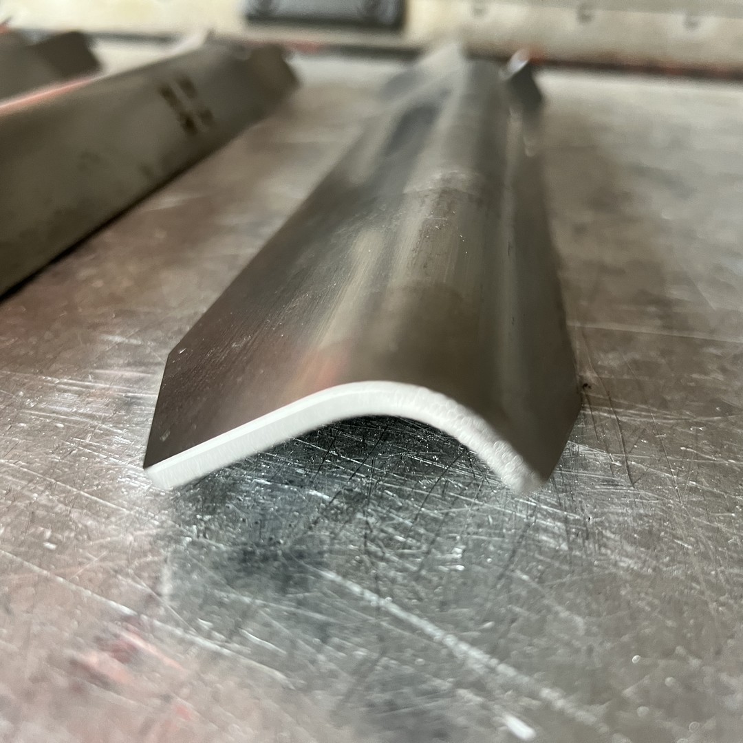 Parti di stampaggio per piegatura di piegatura dei metalli con progettazione personalizzata