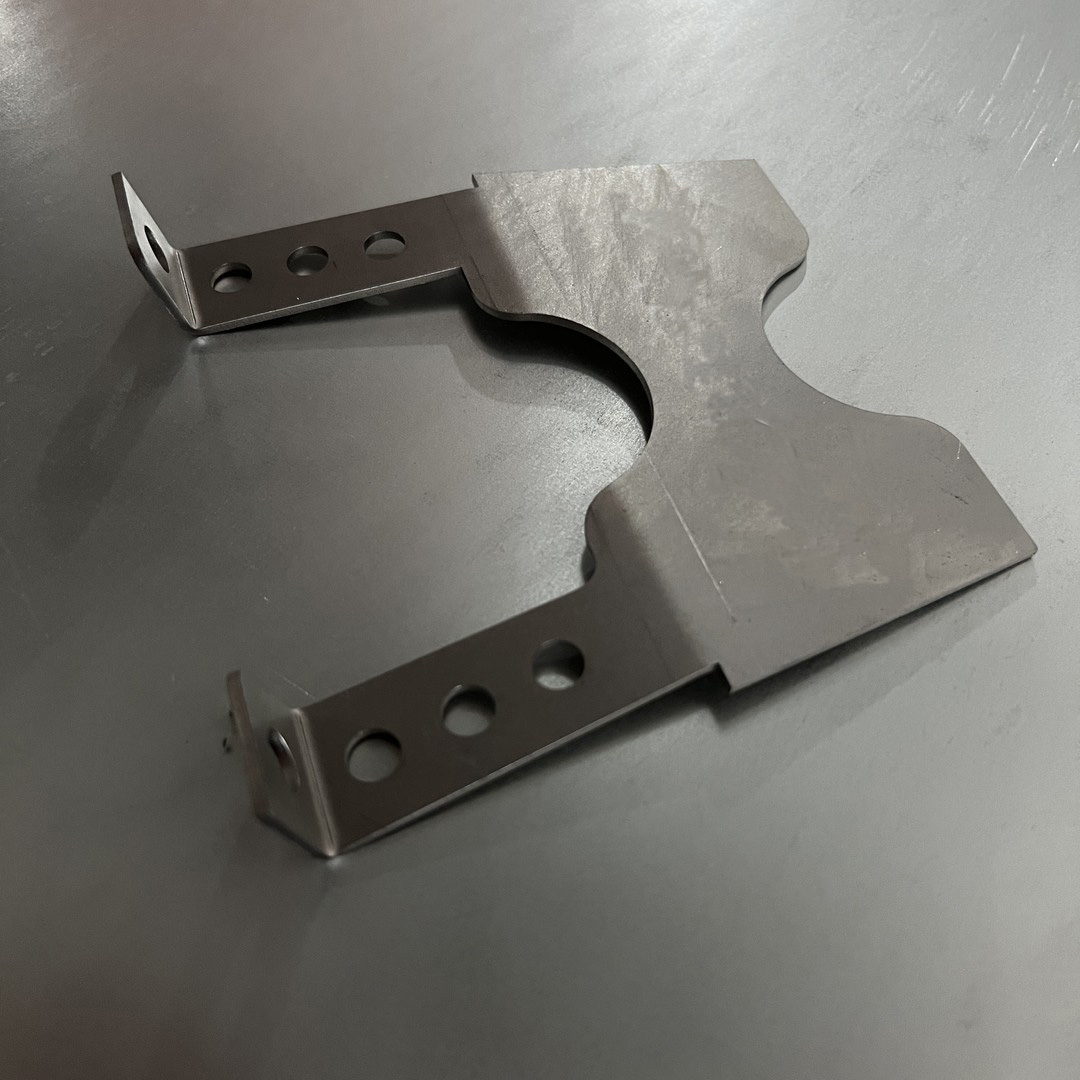 Staffa in metallo per parapetto posteriore in acciaio per saldatura a piegatura personalizzata