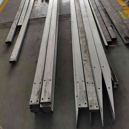 Fabbricazione di saldatura di metalli per piegatura di capannoni per compostaggio per impieghi gravosi