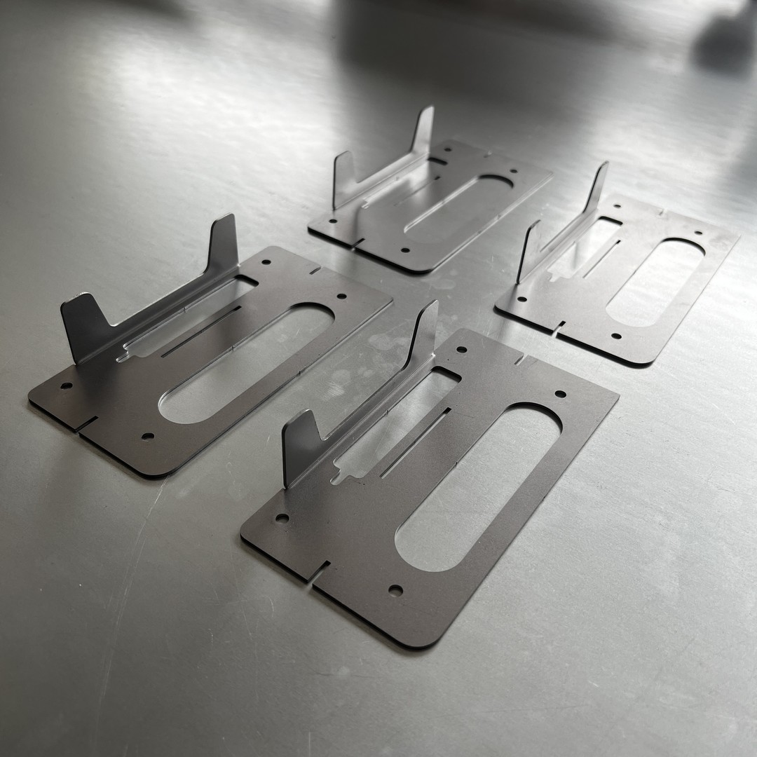 Servizio di stampaggio CNC personalizzato Fabbricazione di lamiere perforate